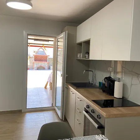 Karakasi House Apartment